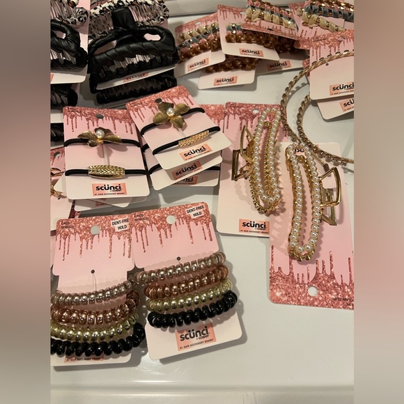 Scunci Hair Accessories - Picture 3 of 4